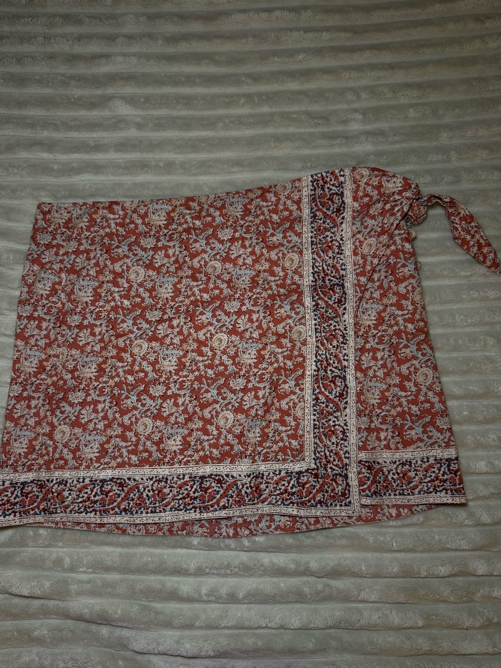 Universal thread wrap shirt NWT size L